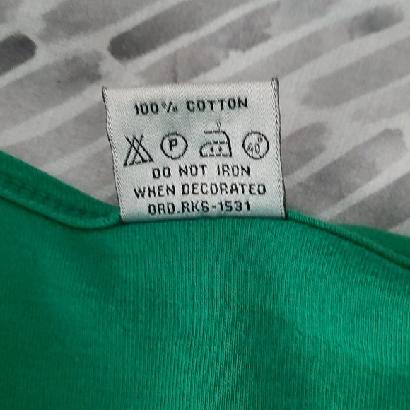 🍀 Kiss Me I'm Irish t-shirt 🍀 - Picture 8 of 8